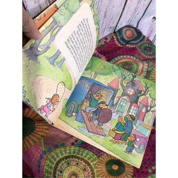 1986 The Berenstain Bears And The Trouble With Friends Softcover Vintage Book - Picture 5 of 10